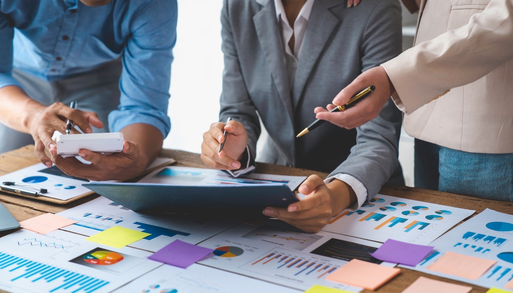 Financial,Analyst,Analyzes,Businessman,Investment,Consultant,Analyzing,Company,Financial,Report Financial,Analyst,Analyzes,Businessman,Investment,Consultant,Analyzing,Company,Financial,Report